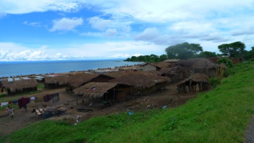 Village de pêcheur sur le lac Malawi